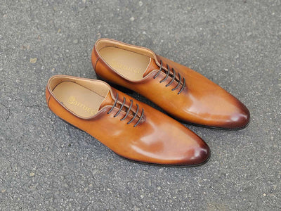 Carrucci: Polished Calfskin Whole Cut Oxford Dress Shoe